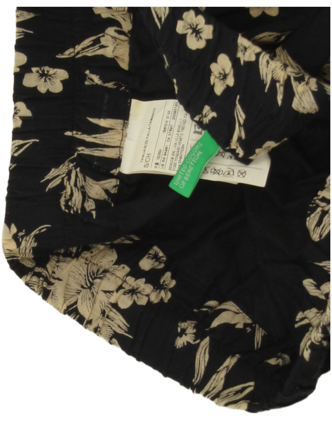 BENETTON Womens Mini Skirt Small W27 Black Floral Cotton