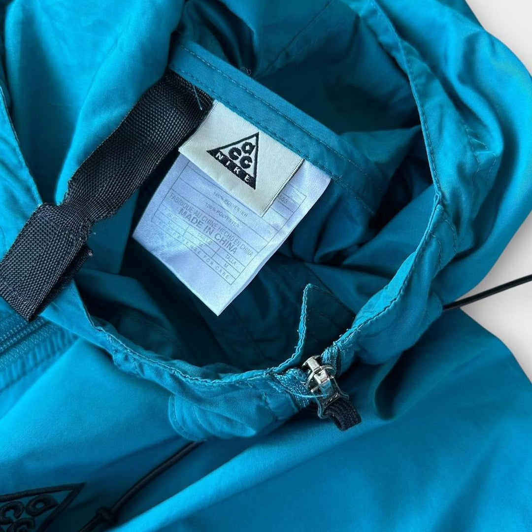 Nike ACG packable jacket - medium (fits like a large)