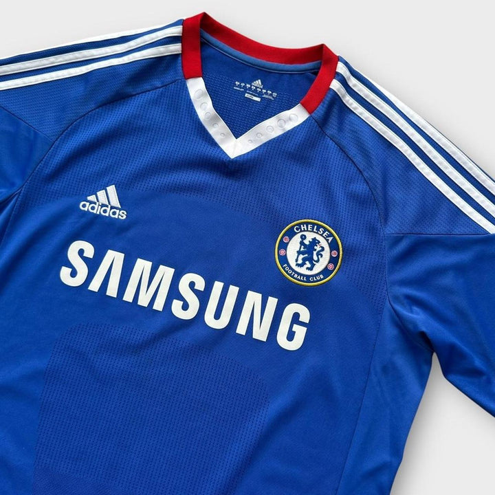Chelsea football shirt - medium