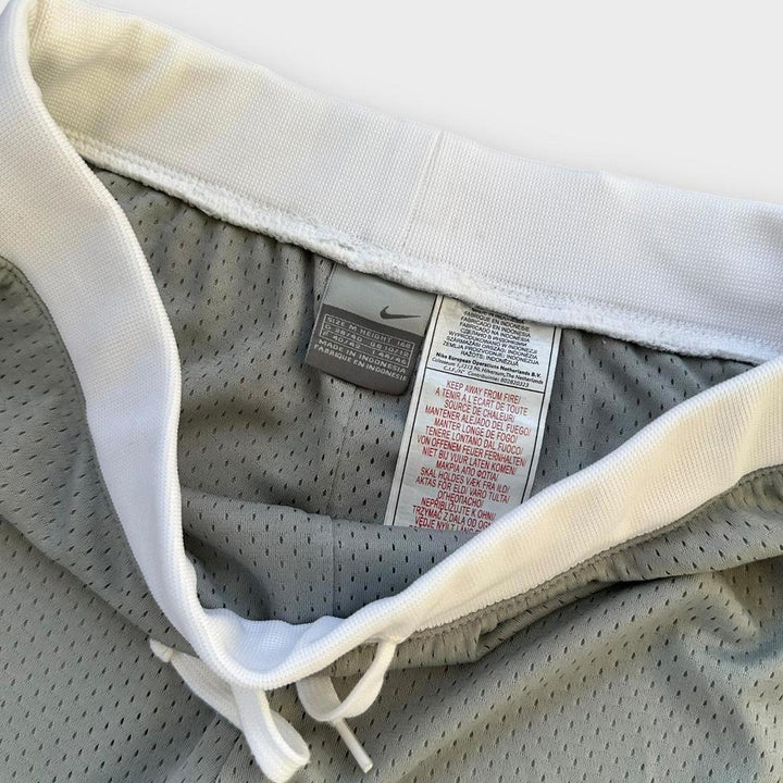 Y2K baggy Nike track pants - women’s medium (elasticated with drawstring)