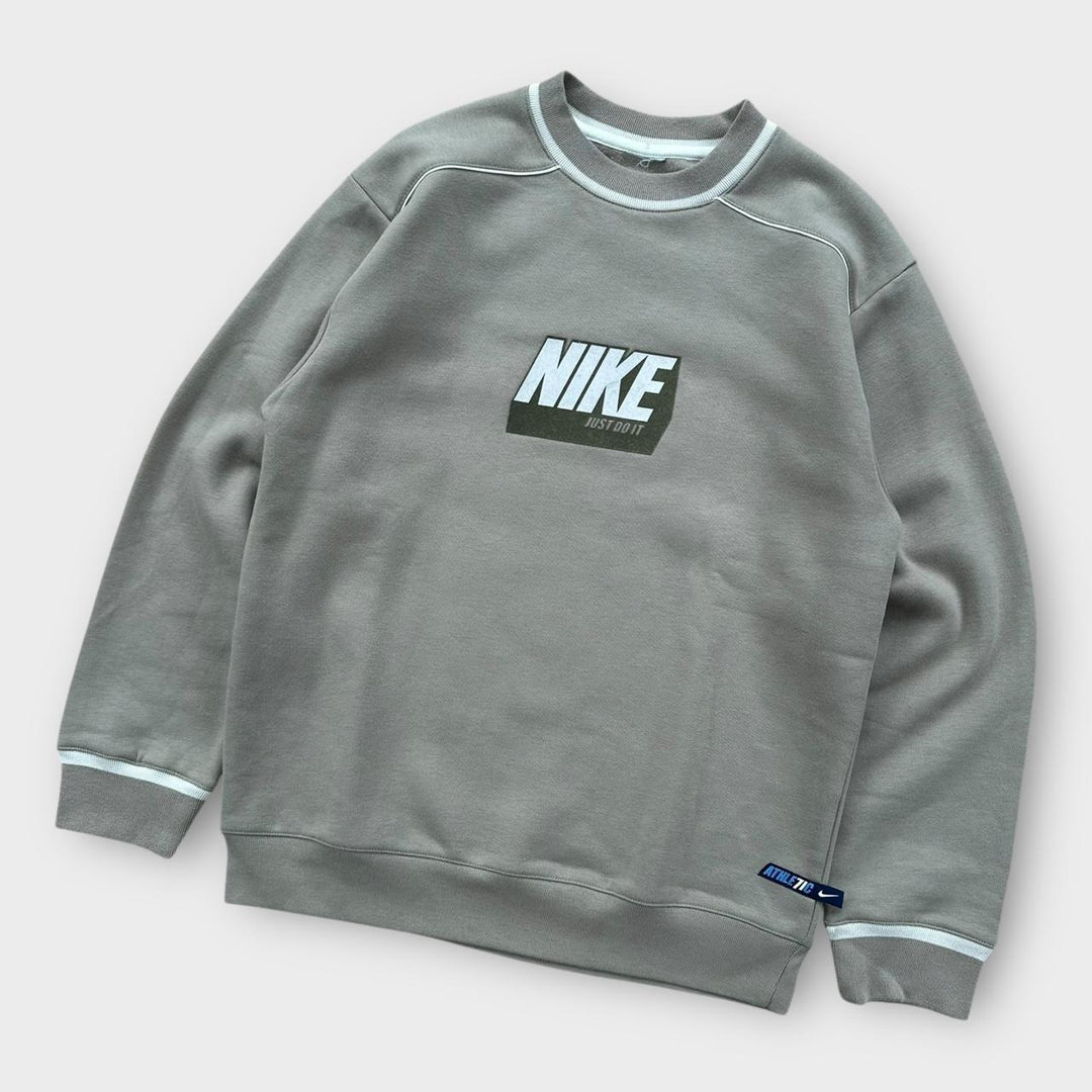 Vintage Nike sweatshirt - medium