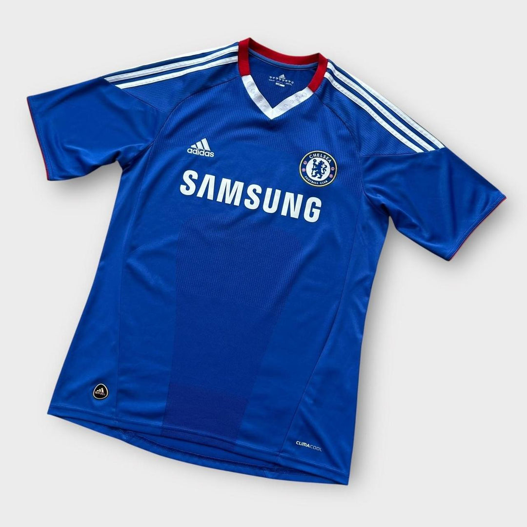 Chelsea football shirt - medium