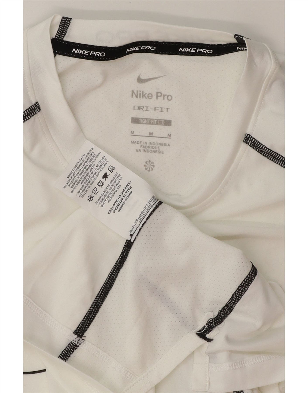 NIKE Womens Dri Fit Graphic T-Shirt Top UK 14 Medium White Polyester Vintage Nike and Second-Hand Nike from Messina Hembry 